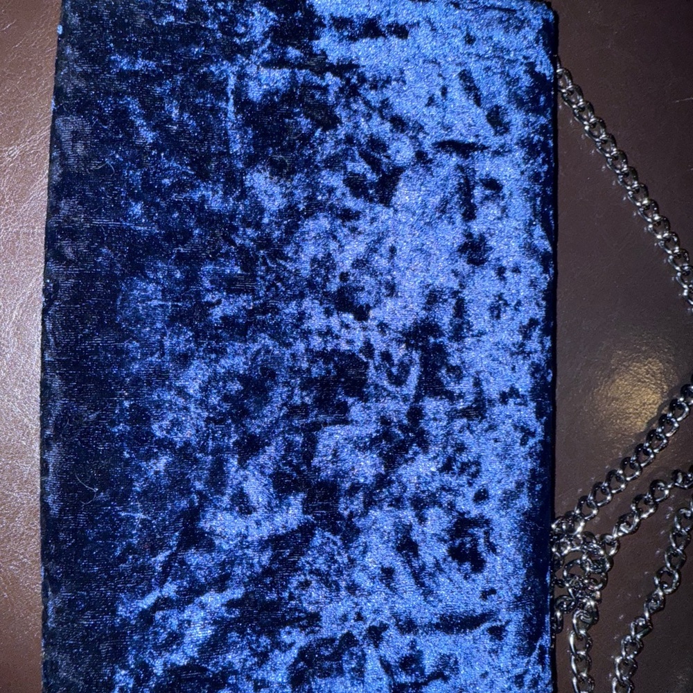 Chelsea28 Elegant Royal Blue Velvet Chain Bag Crossbody Shoulder Chain Strap EUC - Picture 4 of 10